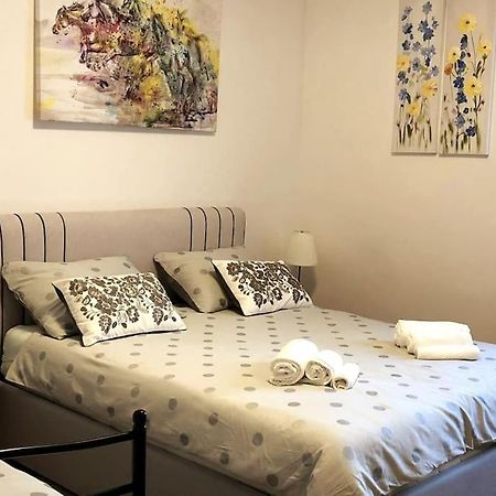 Lijepo Ureden Stan U Centru Grada Apartment Knin Ngoại thất bức ảnh