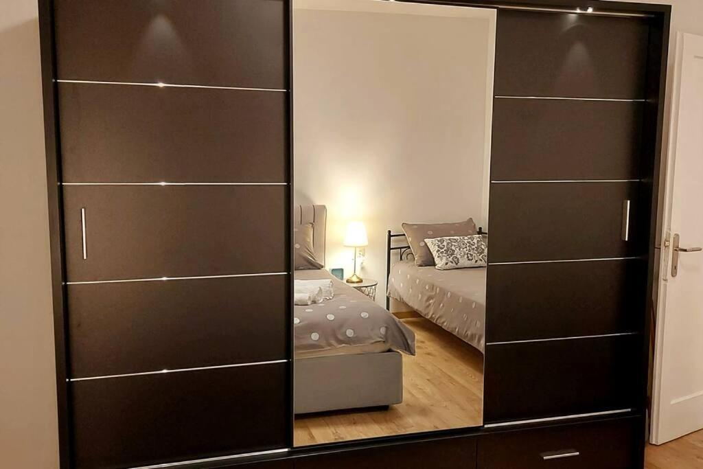 Lijepo Ureden Stan U Centru Grada Apartment Knin Ngoại thất bức ảnh